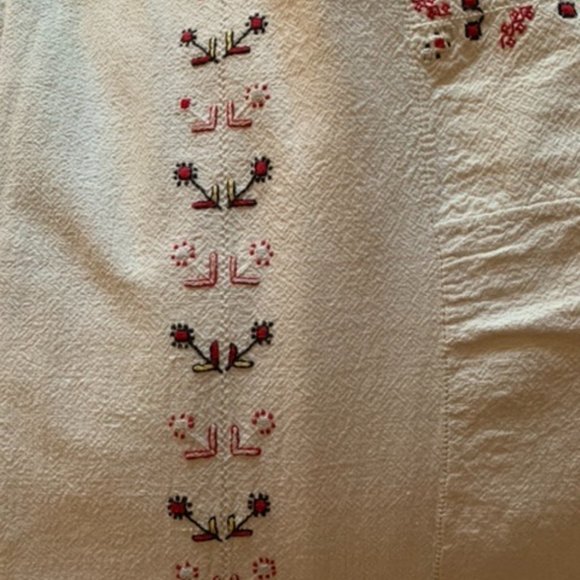 Hand-embroidered red+blackwork cotton-linen dress - Picture 8 of 9